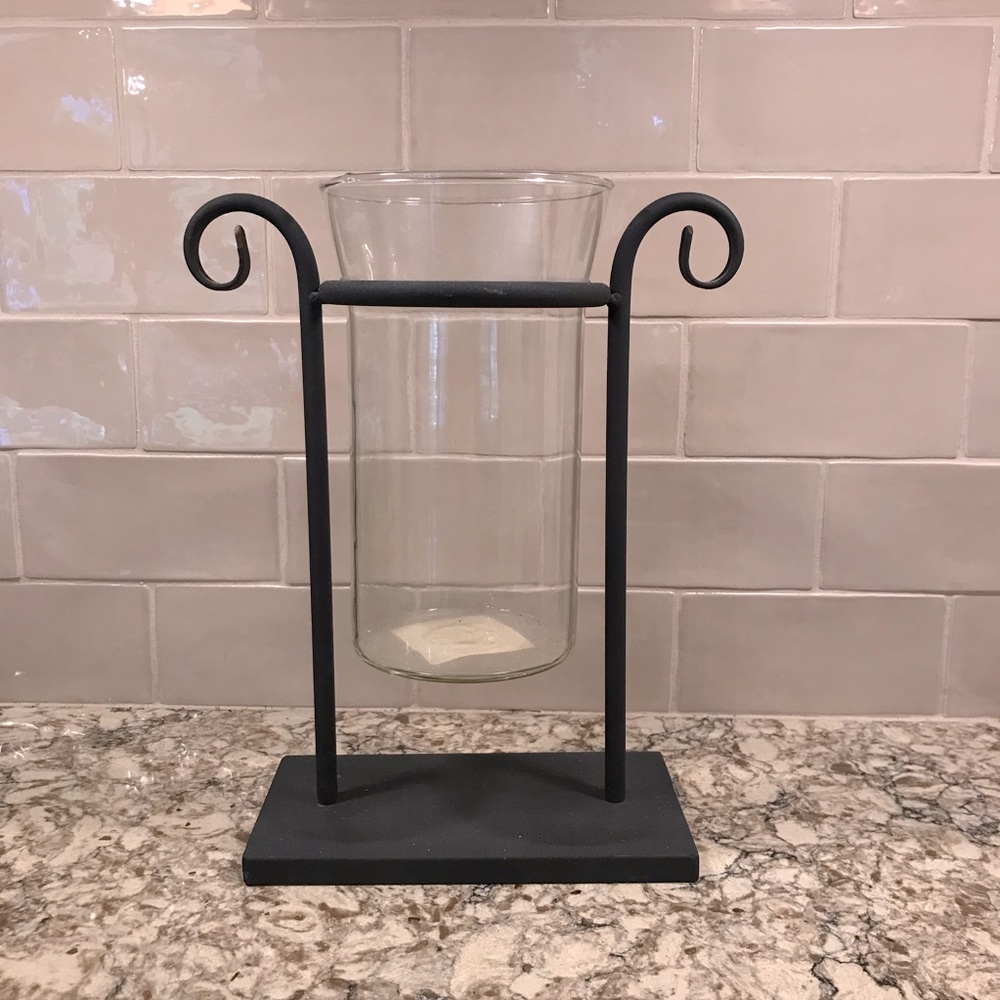 Hanging pillar candle holder